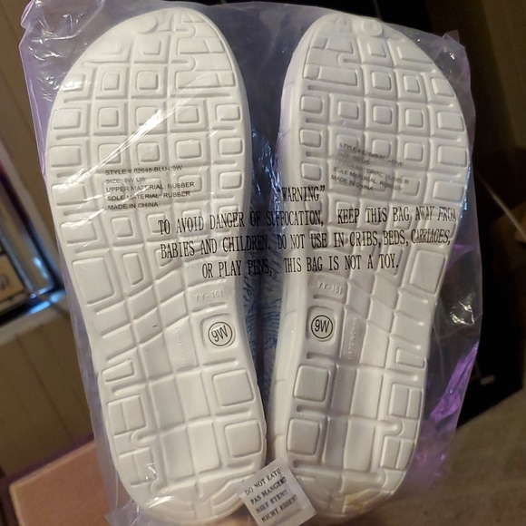 Clogs - Picture 3 of 3